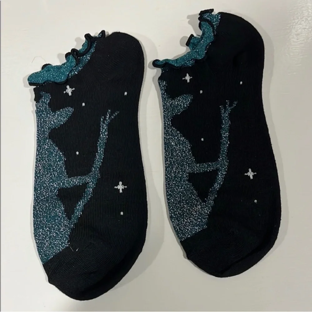 Wicked Bundle: Novel by Gregory Maguire, and socks! - Picture 7 of 7